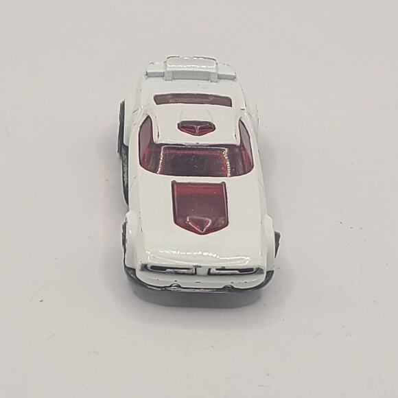 Hot Wheels Fast Fish Multipack Exclusive White & Red Tint, Red Chrome Wheel - Picture 4 of 5